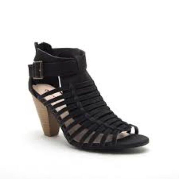 QUPID 10 Chamber 23 heeled zipper bootie Black Sandals - Picture 1 of 14